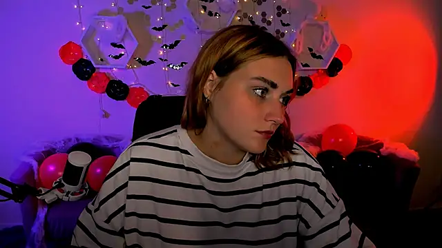 Snapshot of casey_meow_ chatting on October 27, 2025, 9:43 am casey meow online show from October 27, 2025, 9:43 am