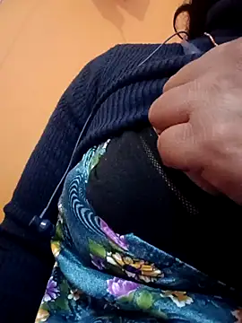 Snapshot of Hott_locky chatting on October 27, 2025, 10:16 am Hott locky online show from October 27, 2025, 10:16 am