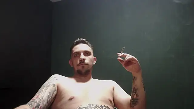 Snapshot of guesswhatbitch chatting on October 15, 2025, 7:33 pm guesswhatbitch online show from October 15, 2025, 7:33 pm