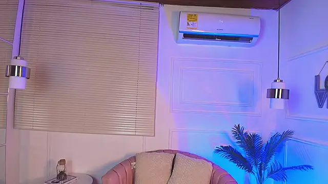 alessia moon1 online show from November 4, 2025, 12:53 pm