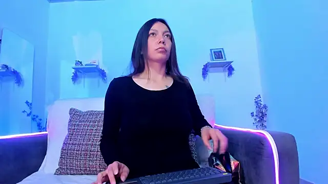 karlaaa   online show from November 27, 2025, 2:39 pm