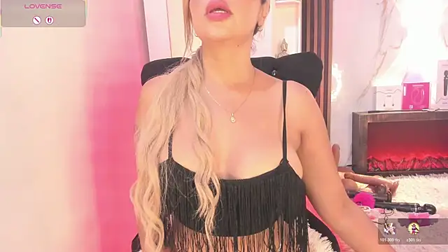 Snapshot of Agatha210 chatting on October 30, 2025, 10:13 am Agatha210 online show from October 30, 2025, 10:13 am