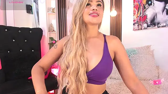 Snapshot of Agatha210 chatting on November 1, 2025, 10:20 am Agatha210 online show from November 1, 2025, 10:20 am