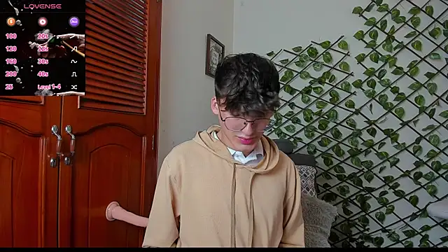 bellmontneon online show from December 1, 2025, 11:11 am