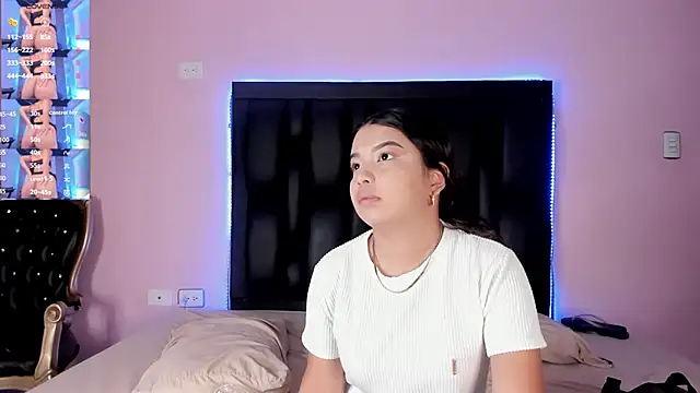 LunaWiill  online show from November 8, 2025, 12:20 pm