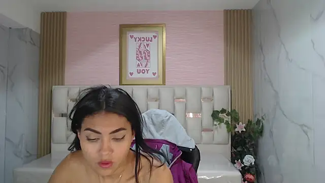 lissandra s online show from November 29, 2025, 9:31 am