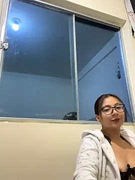 Snapshot of Karlee_Grey1 chatting on October 23, 2025, 2:32 am Karlee Grey1 online show from October 23, 2025, 2:32 am