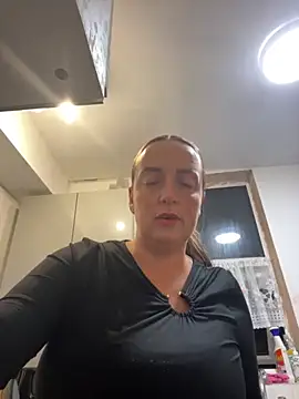 QueenStacyxox online show from October 3, 2025, 9:05 pm