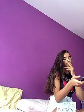 loirinhaaa online show from April 5, 2026, 6:47 pm