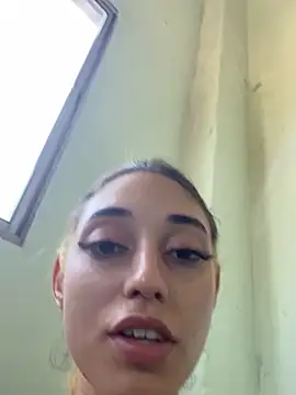 loirinhaaa online show from October 17, 2025, 2:08 pm