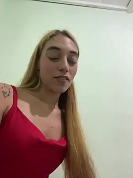 loirinhaaa online show from March 25, 2026, 7:35 pm