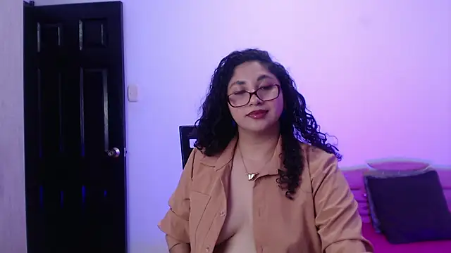 Gia Dior online show from December 17, 2025, 10:37 pm