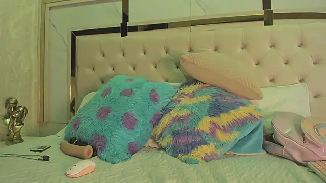 mia vy online show from January 14, 2026, 7:17 pm