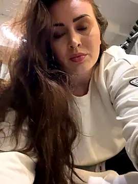 Snapshot of Kristyoff chatting on October 27, 2025, 1:01 pm Kristyoff online show from October 27, 2025, 1:01 pm