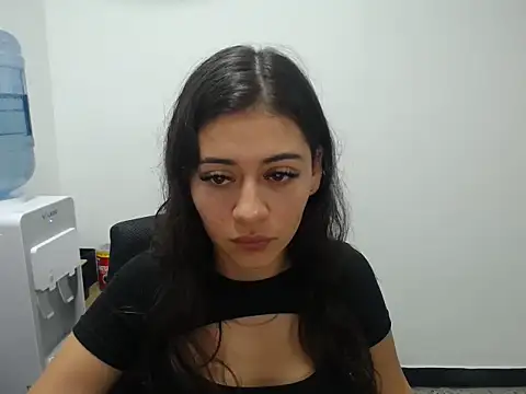 Snapshot of Alice-08 chatting on May 9, 2026, 2:53 pm Alice-08 online show from May 9, 2026, 2:53 pm