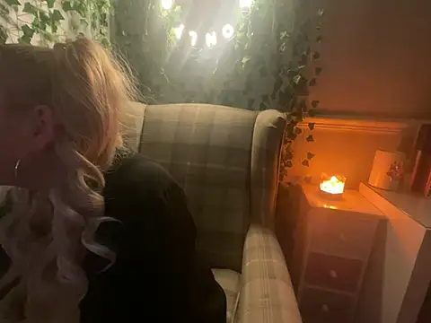 Snapshot of BonnyDesire chatting on November 21, 2025, 8:08 pm BonnyDesire online show from November 21, 2025, 8:08 pm