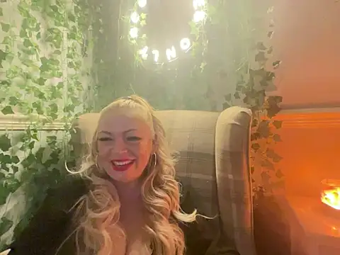 Snapshot of BonnyDesire chatting on November 25, 2025, 5:57 pm BonnyDesire online show from November 25, 2025, 5:57 pm