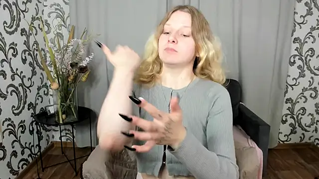  Velvet peach  online show from November 15, 2025, 11:47 am