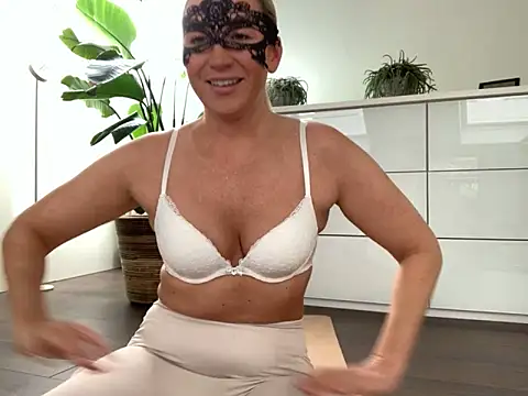 Snapshot of NikitaSky chatting on December 4, 2025, 11:20 am NikitaSky online show from December 4, 2025, 11:20 am