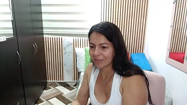 Snapshot of camilavargas_ chatting on May 22, 2026, 9:13 pm camilavargas online show from May 22, 2026, 9:13 pm