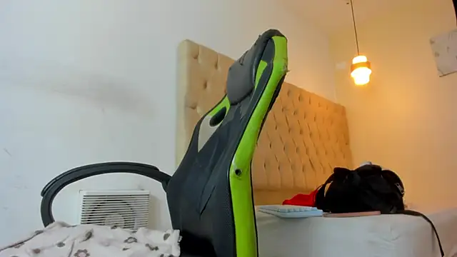 Snapshot of Naomis_35 chatting on November 30, 2025, 4:41 pm Naomis 35 online show from November 30, 2025, 4:41 pm