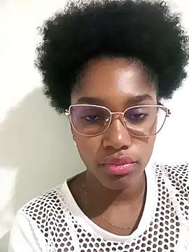 Snapshot of Beauty_Luci chatting on October 21, 2025, 11:48 pm Beauty Luci online show from October 21, 2025, 11:48 pm