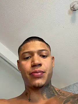 Snapshot of DiagoRockfield chatting on December 16, 2025, 11:36 am DiagoRockfield online show from December 16, 2025, 11:36 am