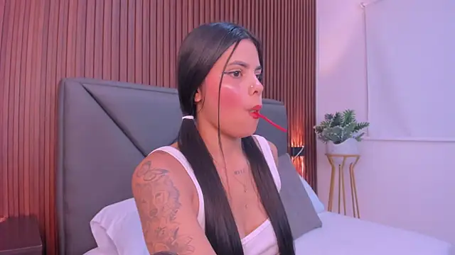 molly lovee  online show from February 11, 2026, 7:25 pm