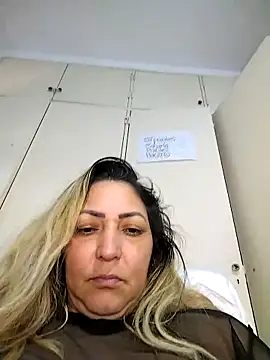 Snapshot of Lunita86 chatting on October 31, 2025, 2:35 pm Lunita86 online show from October 31, 2025, 2:35 pm