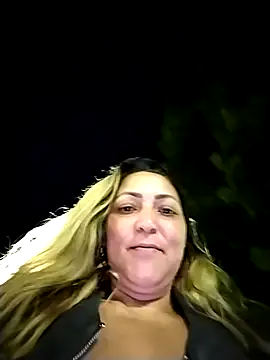 Snapshot of Lunita86 chatting on November 1, 2025, 2:40 am Lunita86 online show from November 1, 2025, 2:40 am