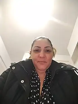 Snapshot of Lunita86 chatting on June 9, 2026, 2:01 am Lunita86 online show from June 9, 2026, 2:01 am