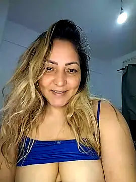 Snapshot of Lunita86 chatting on October 29, 2025, 2:49 pm Lunita86 online show from October 29, 2025, 2:49 pm