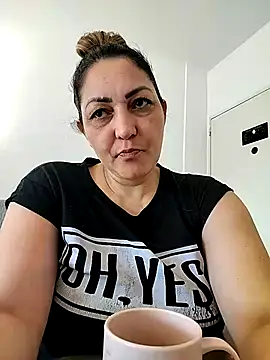 Snapshot of Lunita86 chatting on April 24, 2026, 12:51 pm Lunita86 online show from April 24, 2026, 12:51 pm