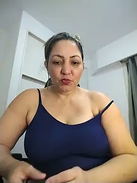 Snapshot of Lunita86 chatting on June 2, 2026, 2:11 am Lunita86 online show from June 2, 2026, 2:11 am