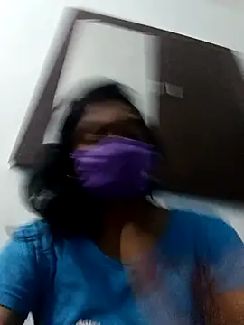 Snapshot of honeyqueen143 chatting on December 4, 2025, 5:23 pm honeyqueen143 online show from December 4, 2025, 5:23 pm