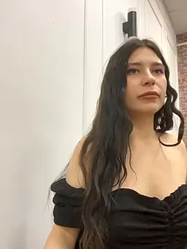 Snapshot of Valerie_Ohara chatting on October 6, 2025, 4:24 am Valerie Ohara online show from October 6, 2025, 4:24 am