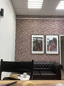 Snapshot of Valerie_Ohara chatting on September 27, 2025, 3:56 am Valerie Ohara online show from September 27, 2025, 3:56 am