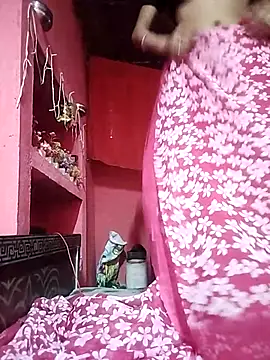 Snapshot of R_Roshni chatting on October 1, 2025, 4:44 pm R Roshni online show from October 1, 2025, 4:44 pm