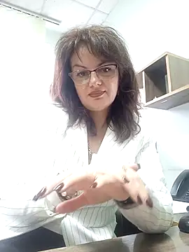 ValeriaLove43211 online show from December 2, 2025, 12:29 pm