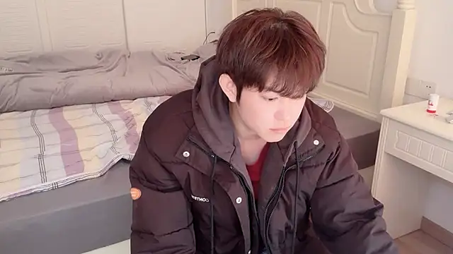 xlong00099 online show from December 3, 2025, 5:30 am