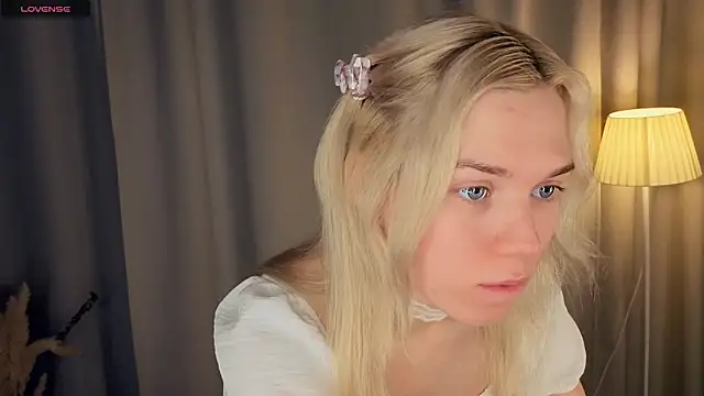 DianeHonnette online show from November 28, 2025, 7:14 pm