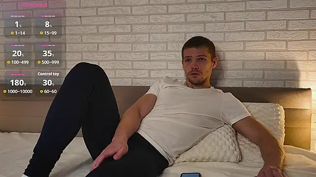 Snapshot of GarettVoss chatting on October 18, 2025, 5:53 am GarettVoss online show from October 18, 2025, 5:53 am