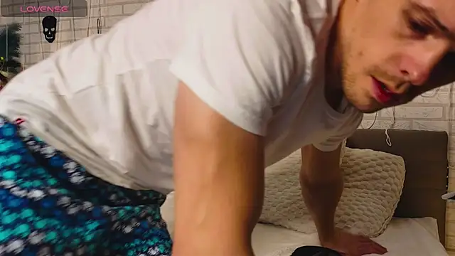 Snapshot of GarettVoss chatting on October 29, 2025, 6:23 am GarettVoss online show from October 29, 2025, 6:23 am