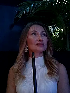 Risky-SquirtingGirl online show from September 19, 2025, 5:39 pm