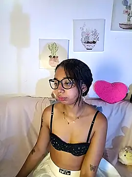 Suzanelee1 online show from October 26, 2025, 2:01 am