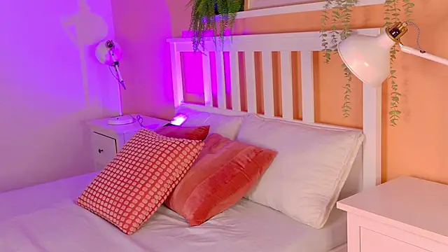 KeendraFox  online show from April 5, 2026, 11:17 am