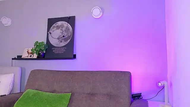 KeendraFox  online show from April 16, 2026, 10:05 am