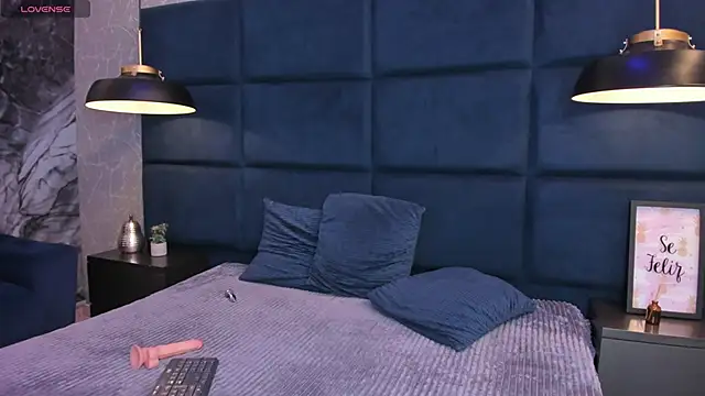 Snapshot of AteneaRoldan chatting on November 22, 2025, 4:22 am AteneaRoldan online show from November 22, 2025, 4:22 am