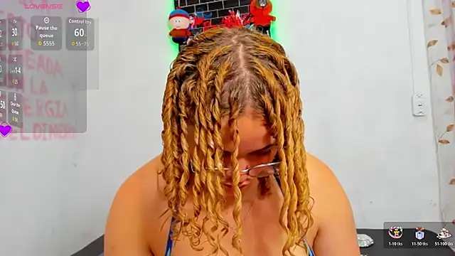 Cherrysweetyx online show from November 13, 2025, 1:04 pm