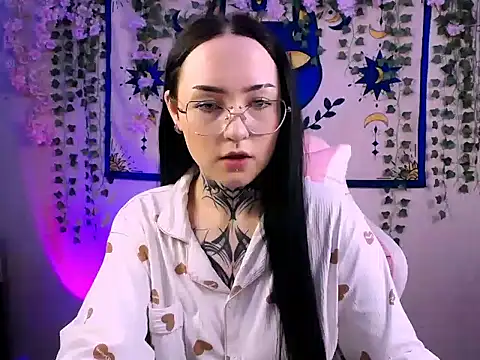 MollyKissy online show from April 11, 2026, 7:45 am